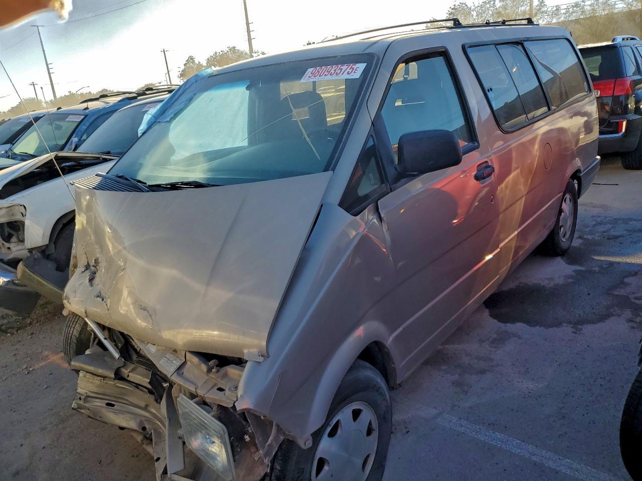 1997 Ford Aerostar, VIN 1FMDA31U6VZA28062 — Front end