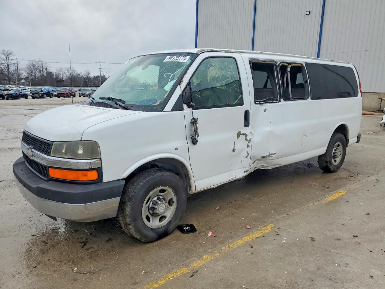 2007 Chevrolet Express Passenger, VIN 1GAHG39U371213673 — Side