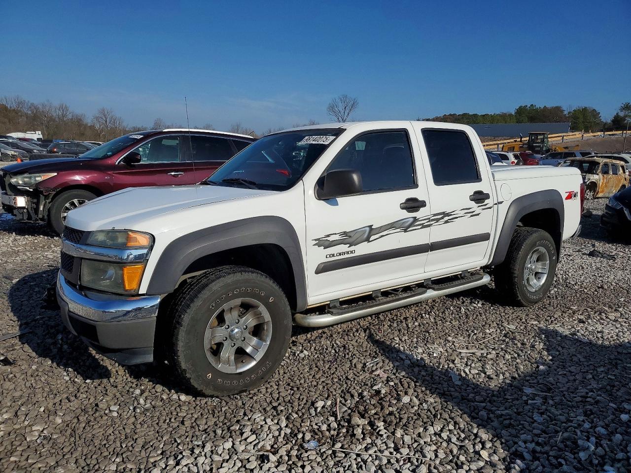 2004 Chevrolet Colorado 1SC LS Z85, VIN 1GCDT136748133487 — Front end