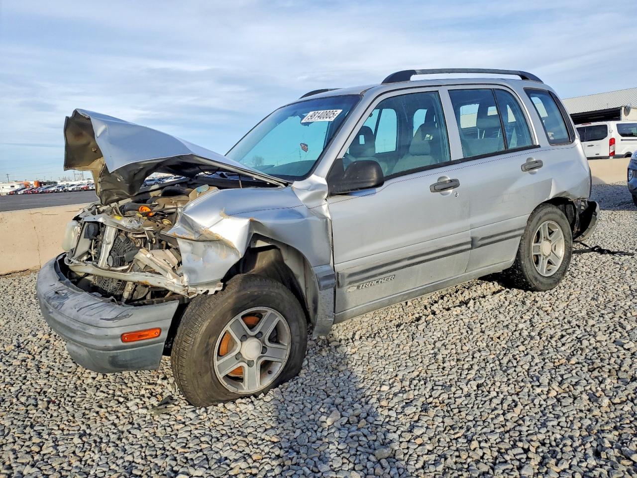2004 Chevrolet Tracker, VIN 2CNBE134646902580 — Front end