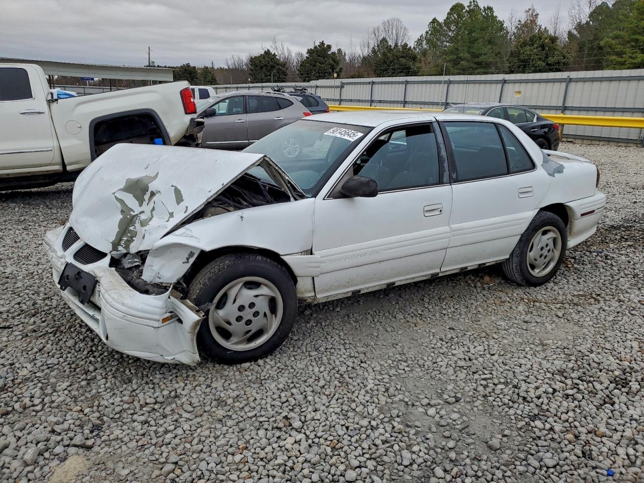 1998 Pontiac Grand Am SE, VIN 1G2NE52M2WM526933 — Front end