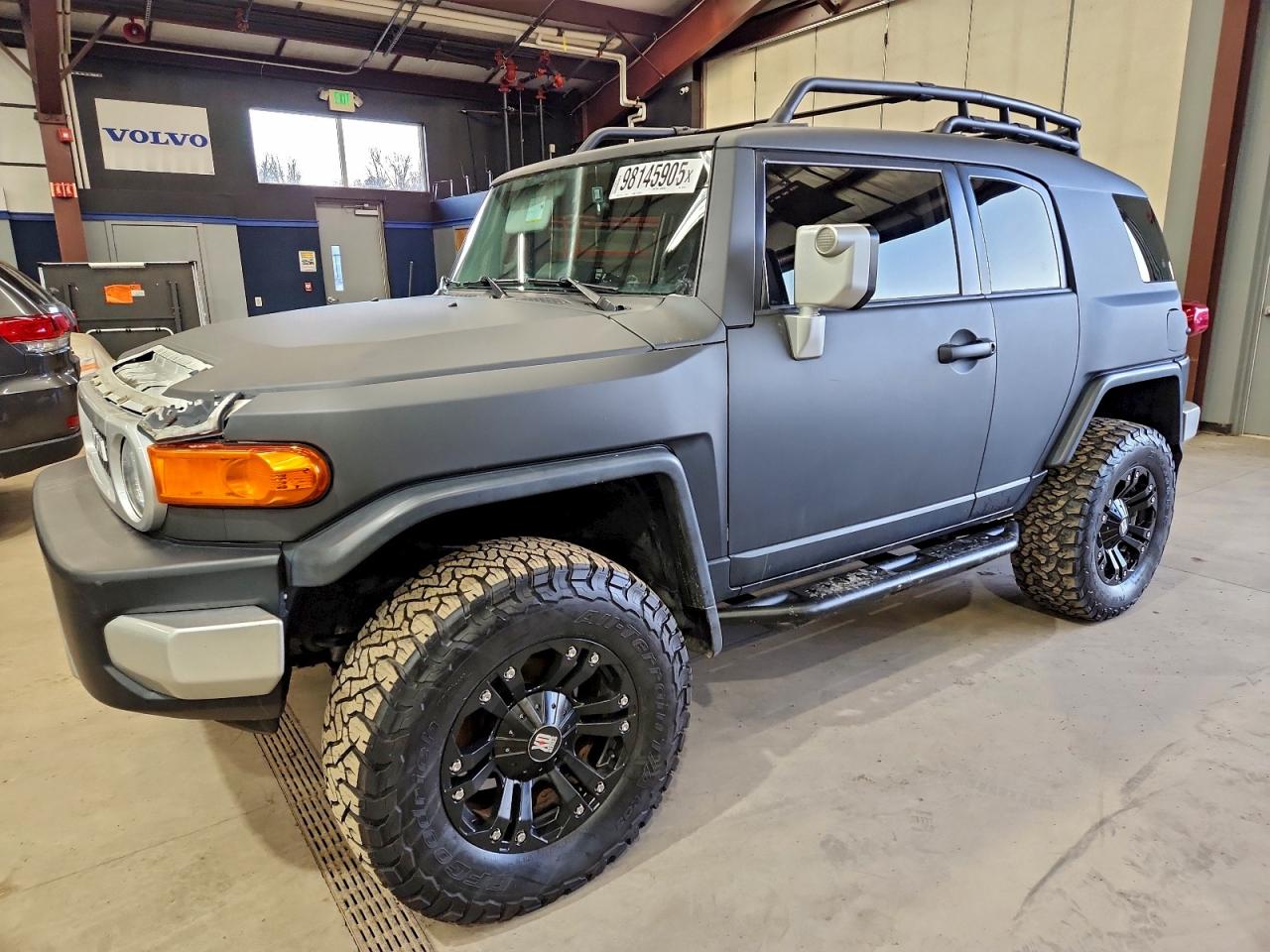 2014 Toyota FJ Cruiser, VIN JTEBU4BF8EK187145 — Minor dents and scratches