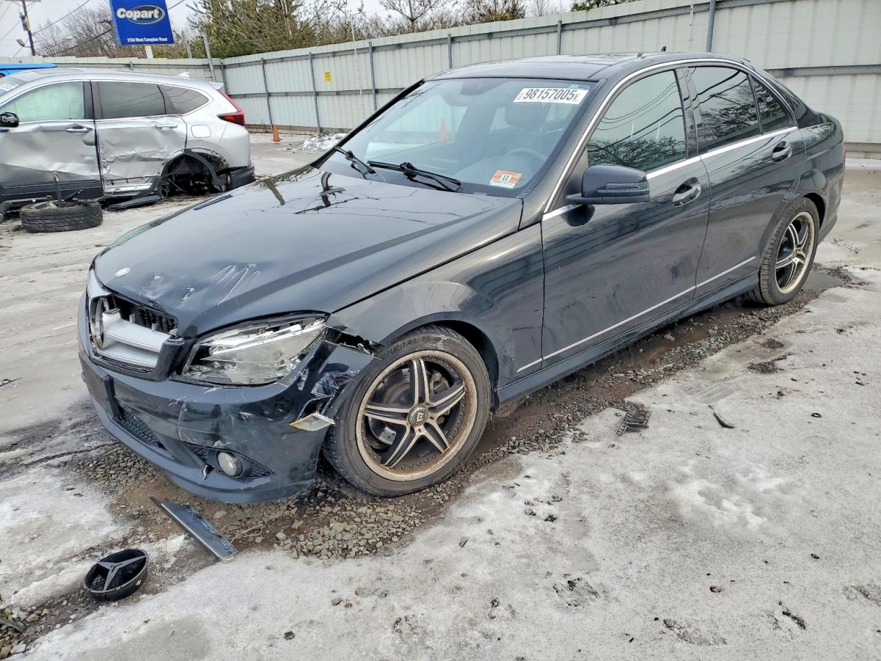 2010 Mercedes-Benz C 300 Sport, VIN WDDGF8BB9AR096286 — Перед