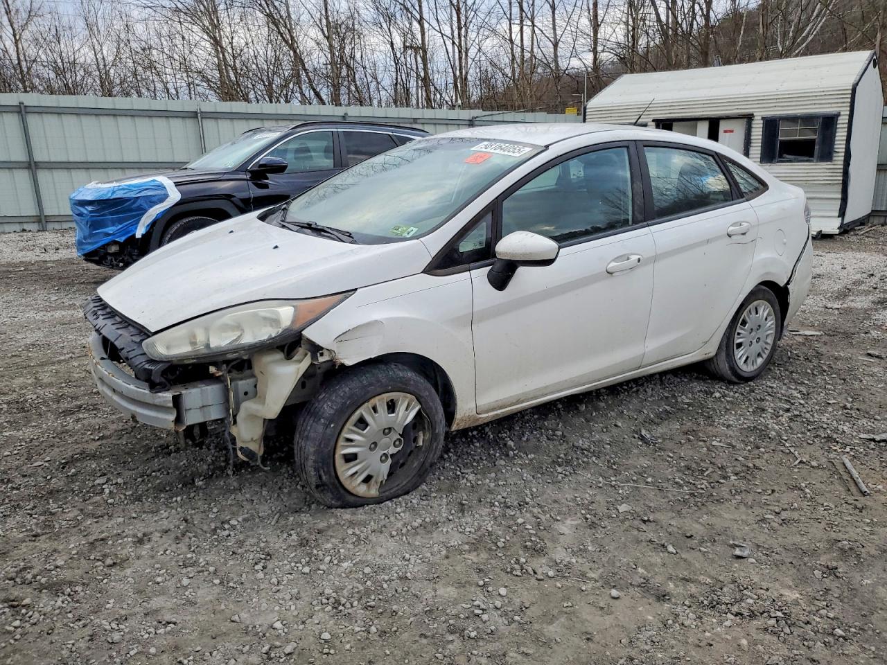 2015 Ford Fiesta S, VIN 3FADP4AJ8FM153006 — Front end