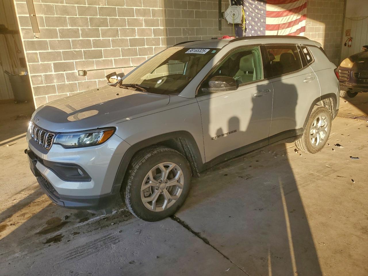 2024 Jeep Compass Latitude, VIN 3C4NJDBN5RT142606 — Side