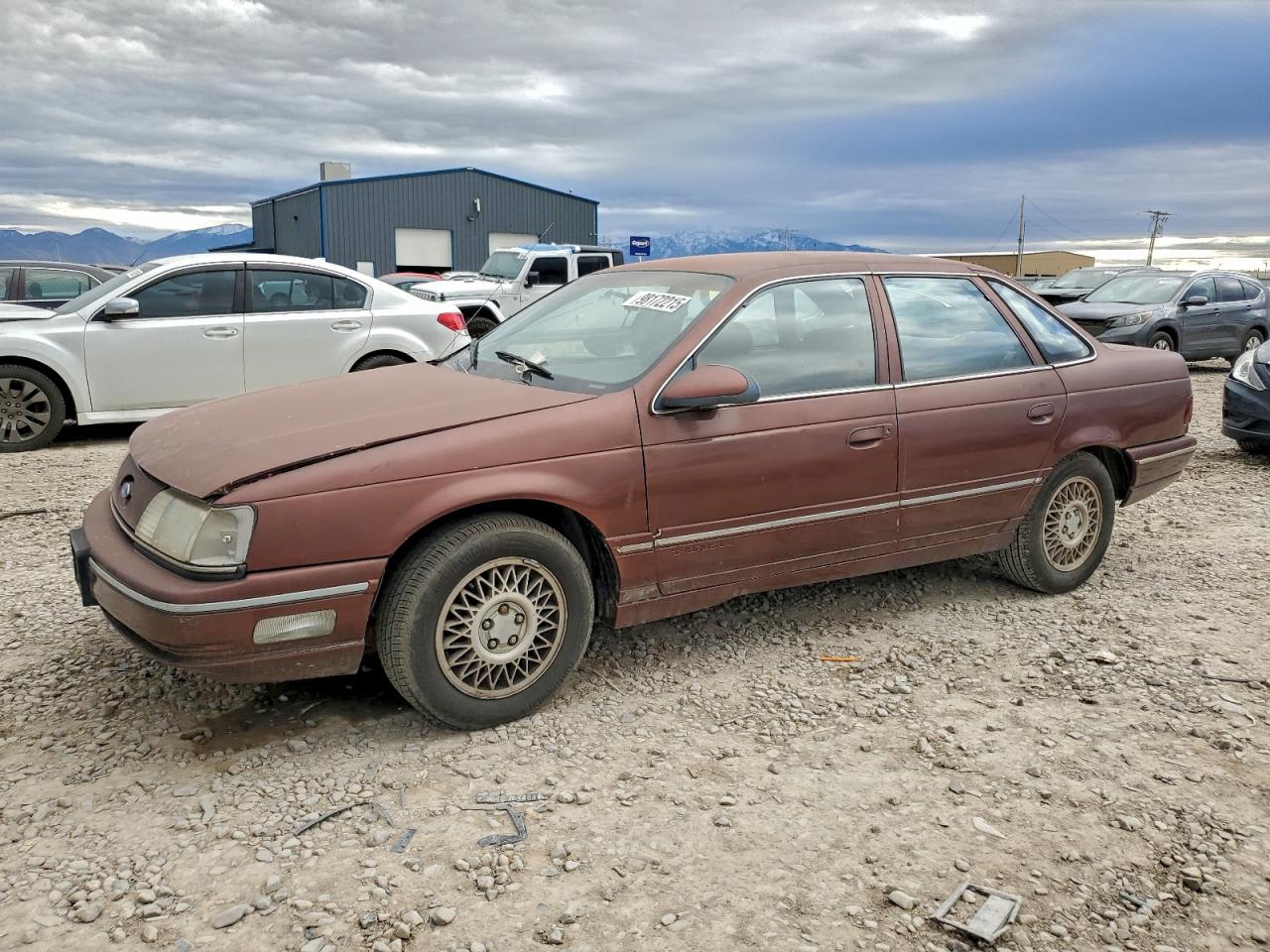 1989 Ford Taurus LX, VIN 1FABP5340KG209142 — Front end