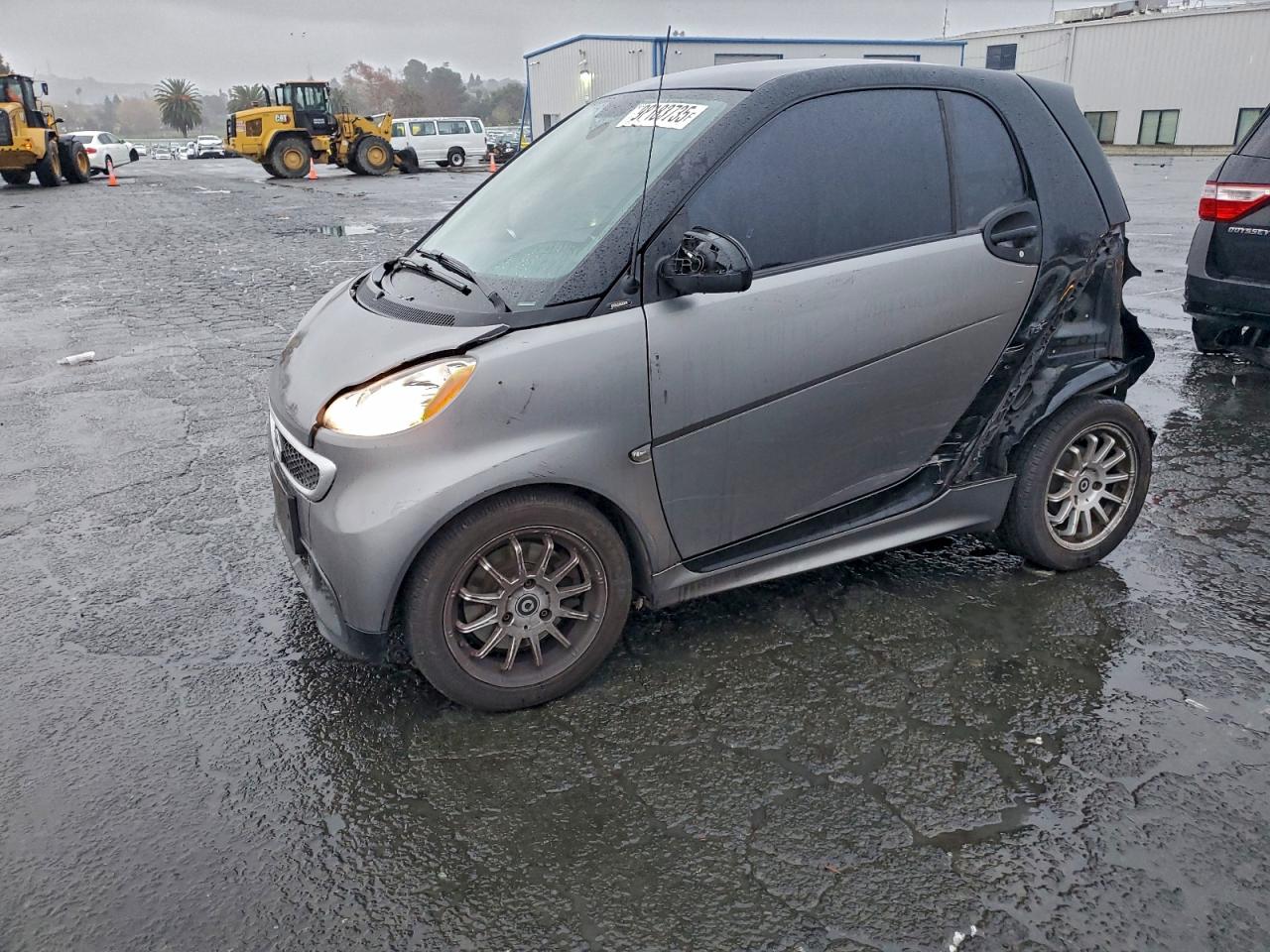 2013 Smart fortwo Pure, VIN WMEEJ3BA0DK672923 — Side