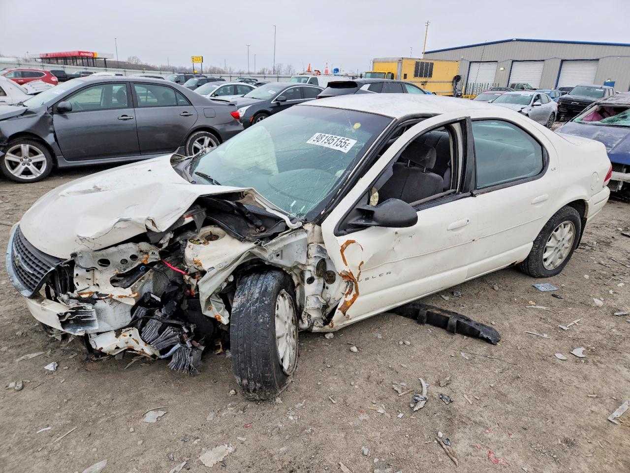 2000 Chrysler Cirrus LX, VIN 1C3EJ46X7YN307585 — Front end