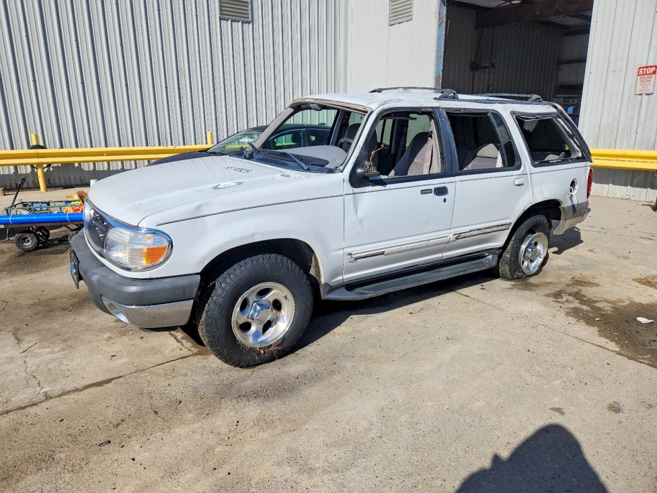 2000 Ford Explorer XLT, VIN 1FMZU63E0YZB49887 — Rollover