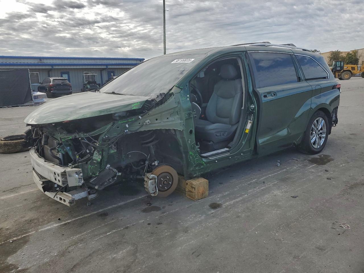 2021 Toyota Sienna Limited, VIN 5TDZRKEC3MS012271 — Partial repair