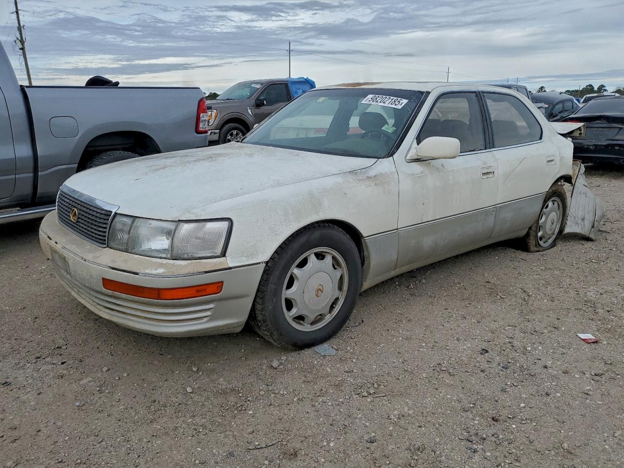 1994 Lexus LS 400, VIN JT8UF11E8R0190478 — Rear end