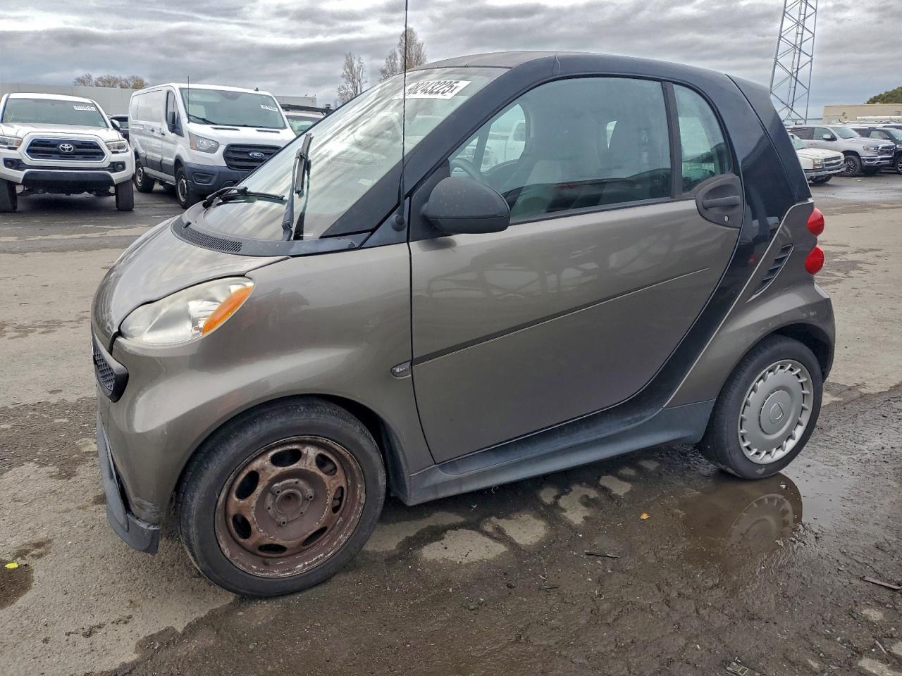 2013 Smart fortwo Pure, VIN WMEEJ3BA7DK689279 — Minor dents and scratches
