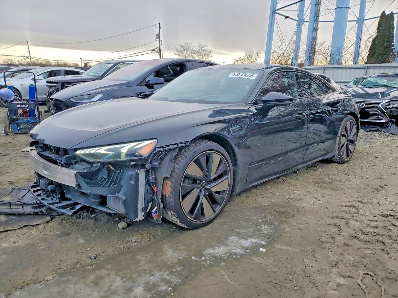 2023 Audi e-tron GT Prestige, VIN WAUEJBFW2P7007038 — Перед