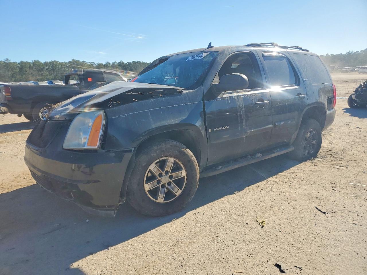 2007 GMC Yukon SLT, VIN 1GKFK130X7R252595 — Front end