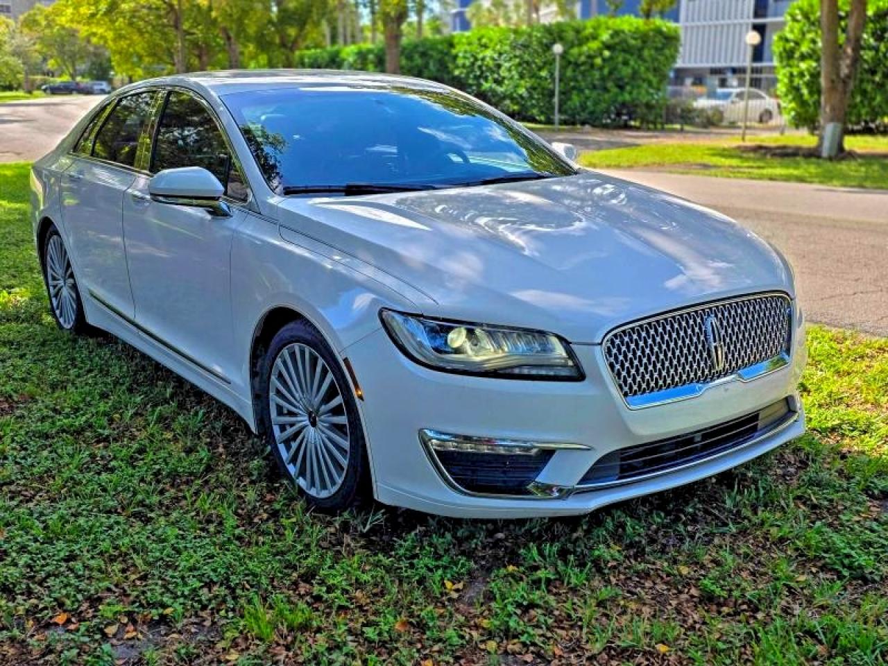 2017 Lincoln MKZ Select, VIN 3LN6L5C97HR600899 — Normal wear