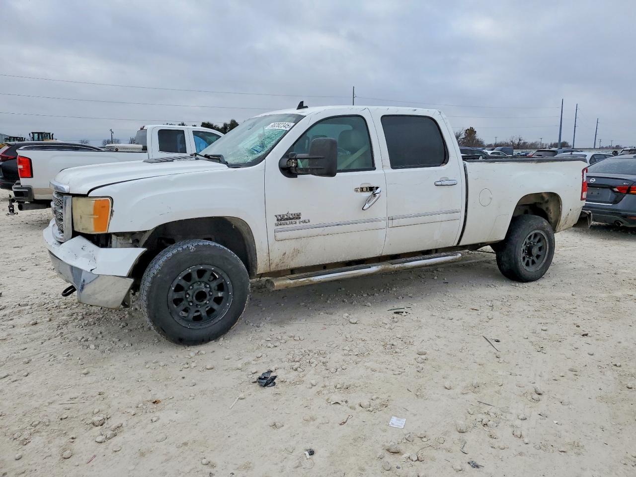 2012 GMC Sierra 2500HD SLE, VIN 1GT110CG2CF234281 — Front end