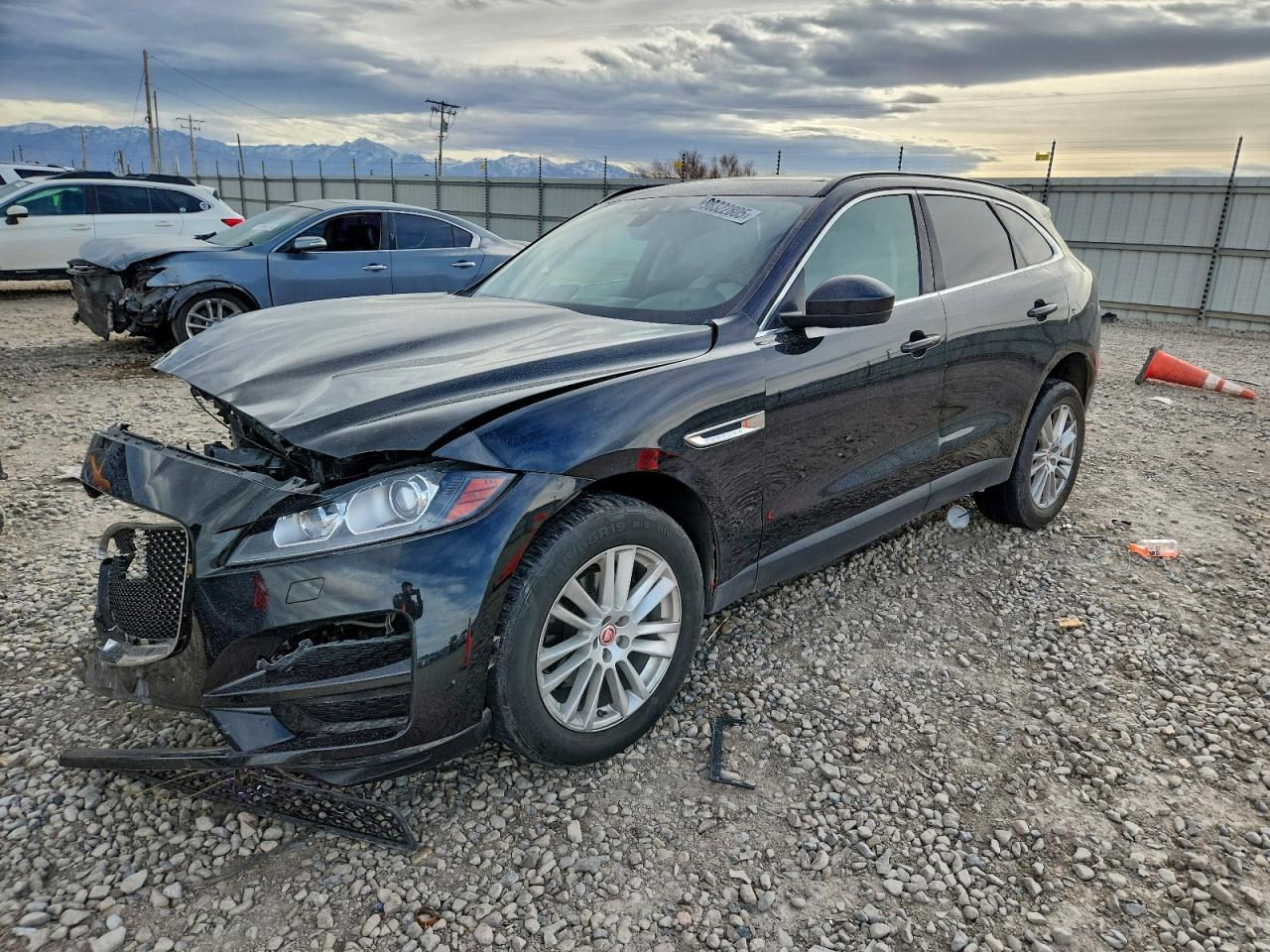 2019 Jaguar F-Pace 25t Prestige, VIN SADCK2FX3KA366690 — Front end