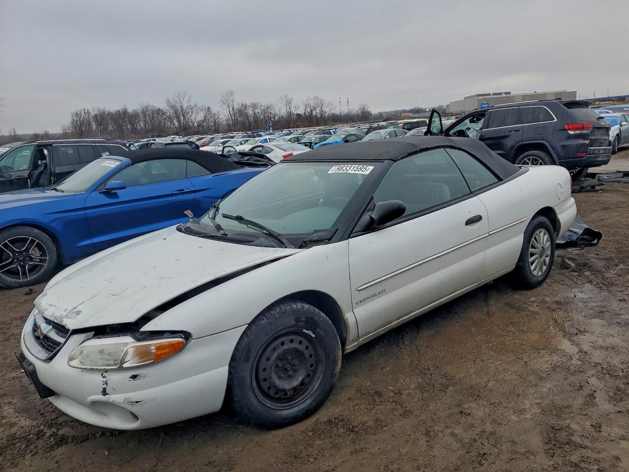 1997 Chrysler Sebring JX, VIN 3C3EL45H2VT565299 — Перед