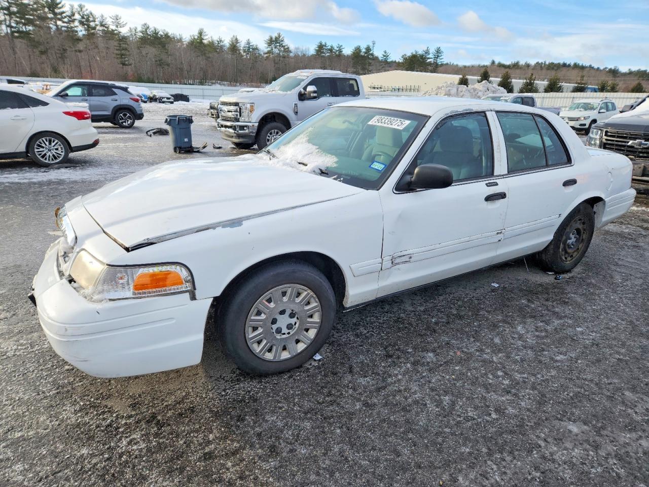 2007 Ford Crown Victoria Standard, VIN 2FAFP73V87X105909 — Front end