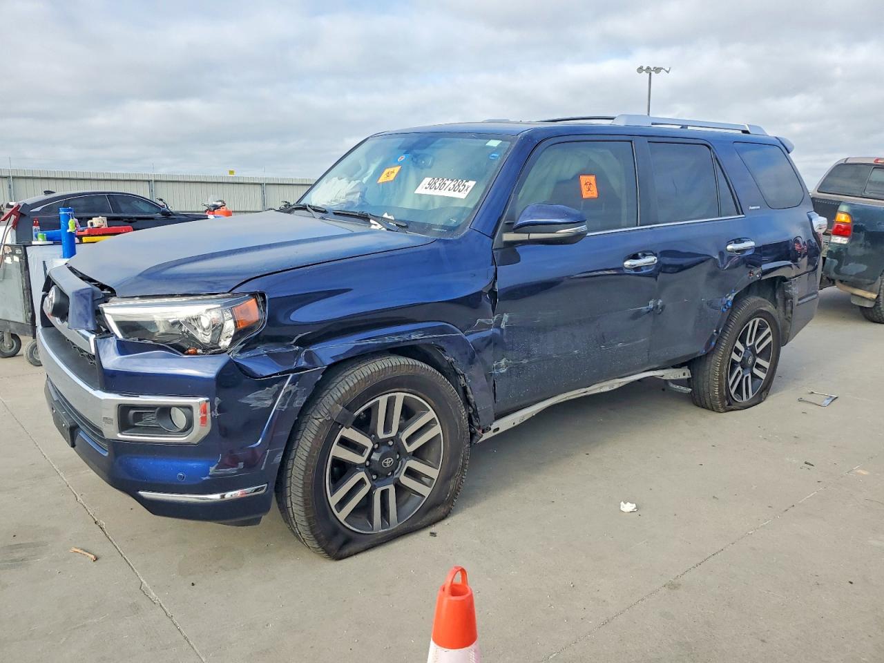 2019 Toyota 4Runner Limited, VIN JTEZU5JR4K5195737 — Side