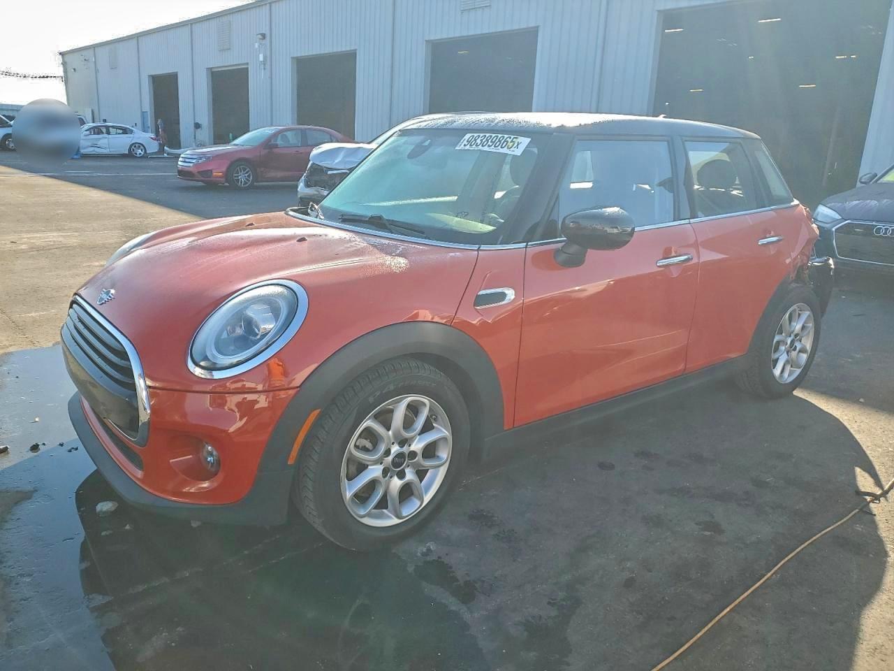 2020 MINI Hardtop 4 Door Cooper, VIN WMWXU7C0XL2L89369 — Зад