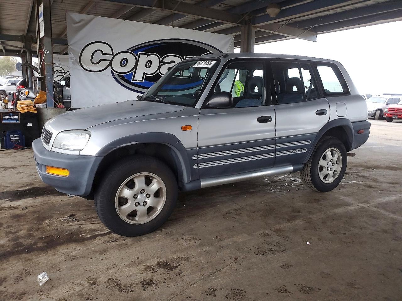 1997 Toyota RAV4, VIN JT3HP10VXV7033073 — Minor dents and scratches