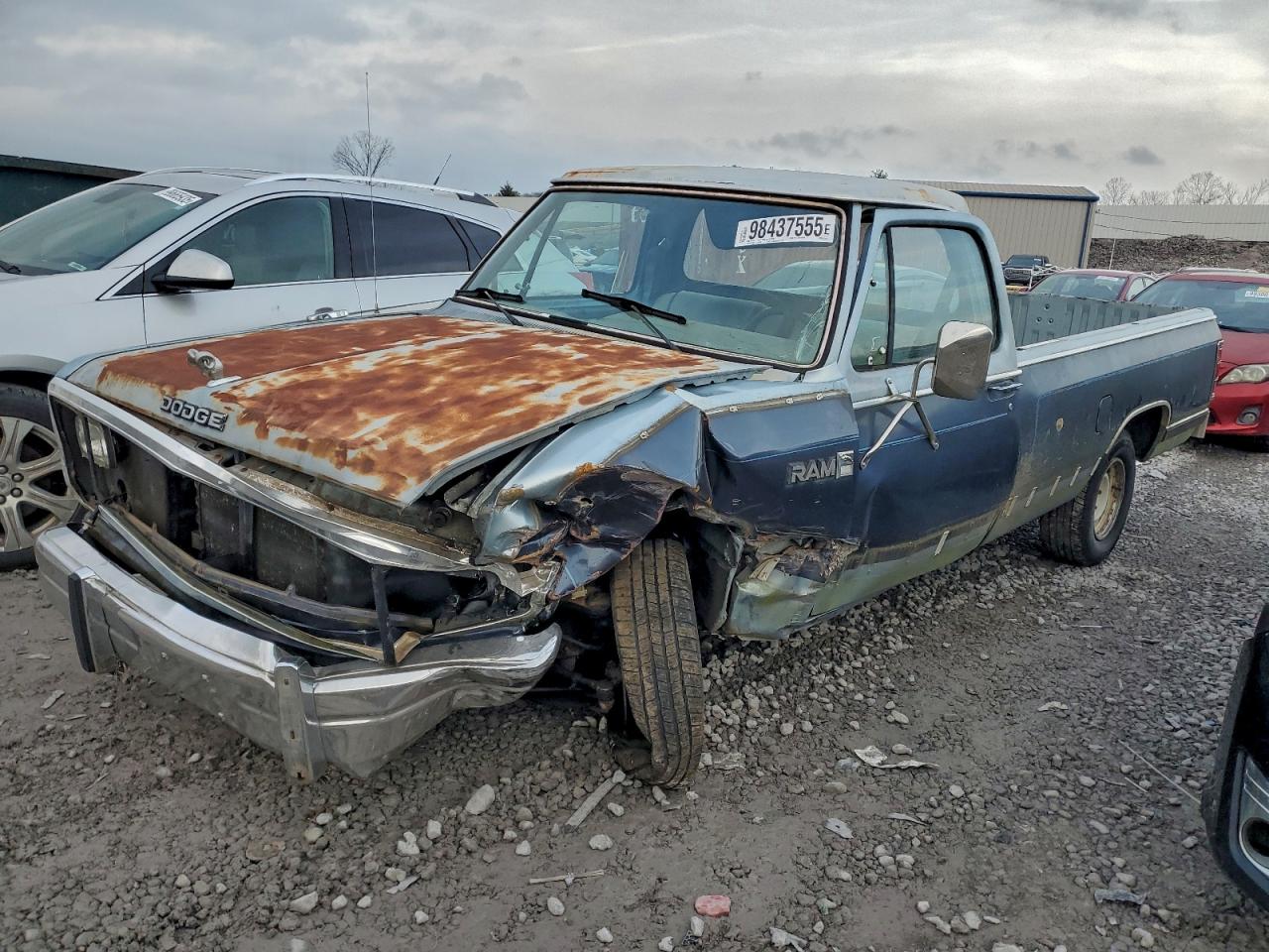 1987 Dodge D Series, VIN 1B7FD14T2HS511430 — Перед