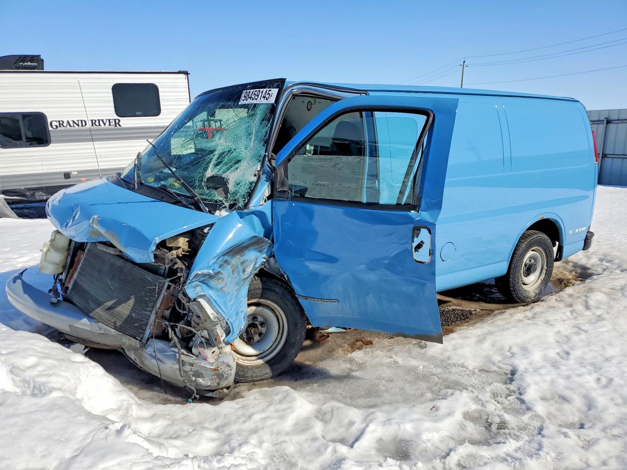 2002 GMC Savana Cargo, VIN 1GTFG25M621105247 — Front end
