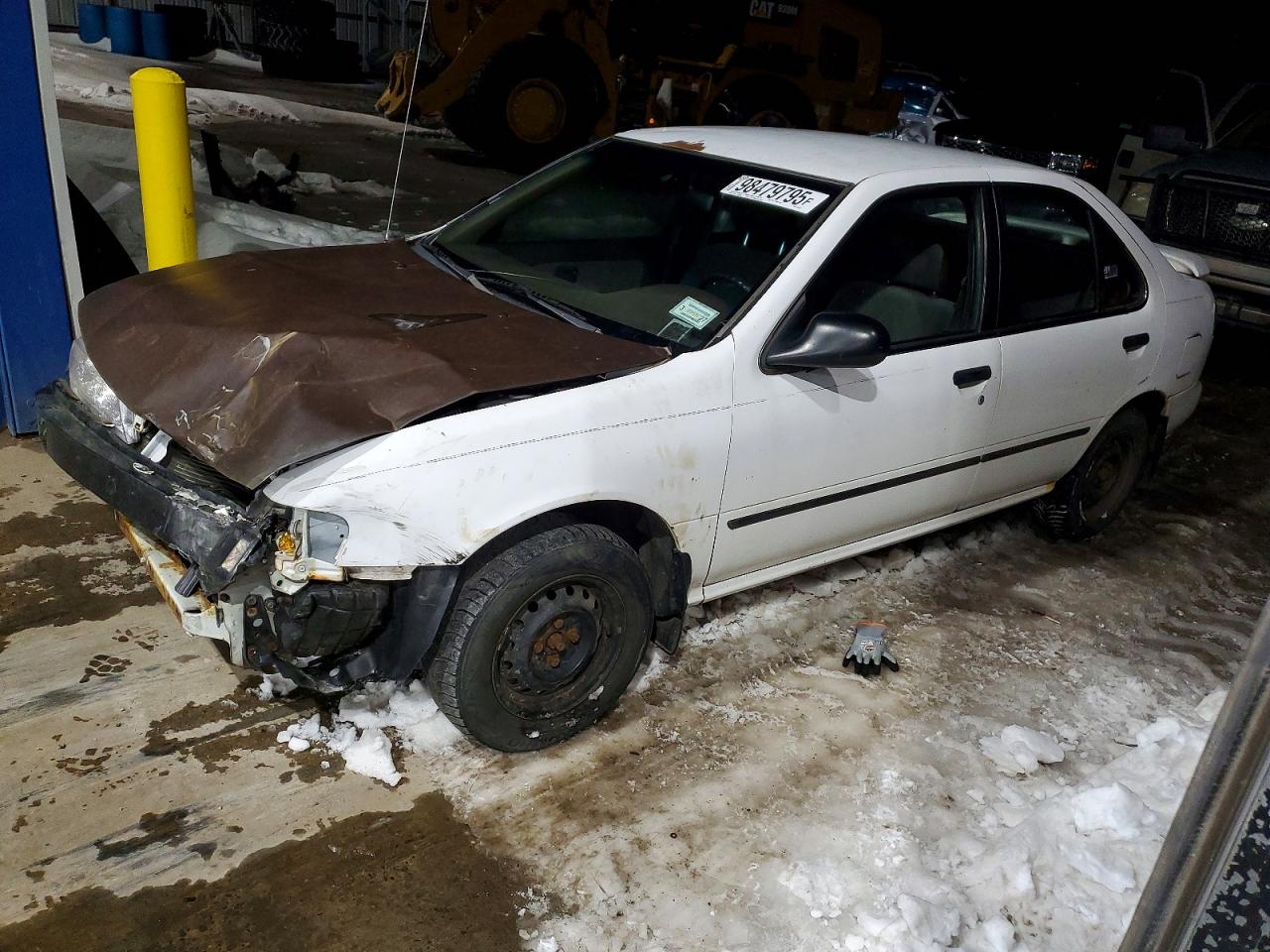 1997 Nissan Sentra XE, VIN 3N1AB41D3VL021784 — Перед