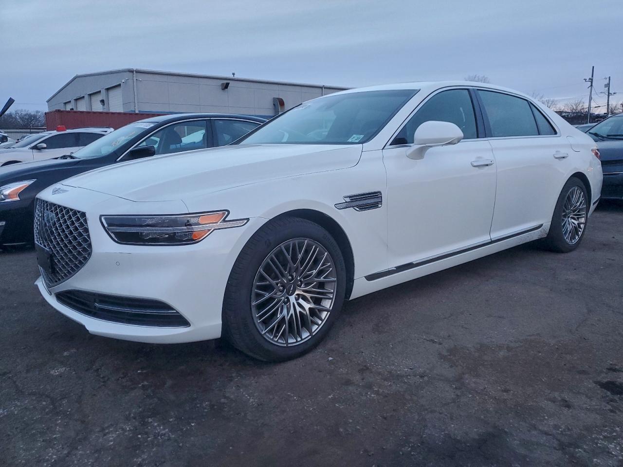 2022 Genesis G90 Premium, VIN KMTF34PA7NU094774 — Бок