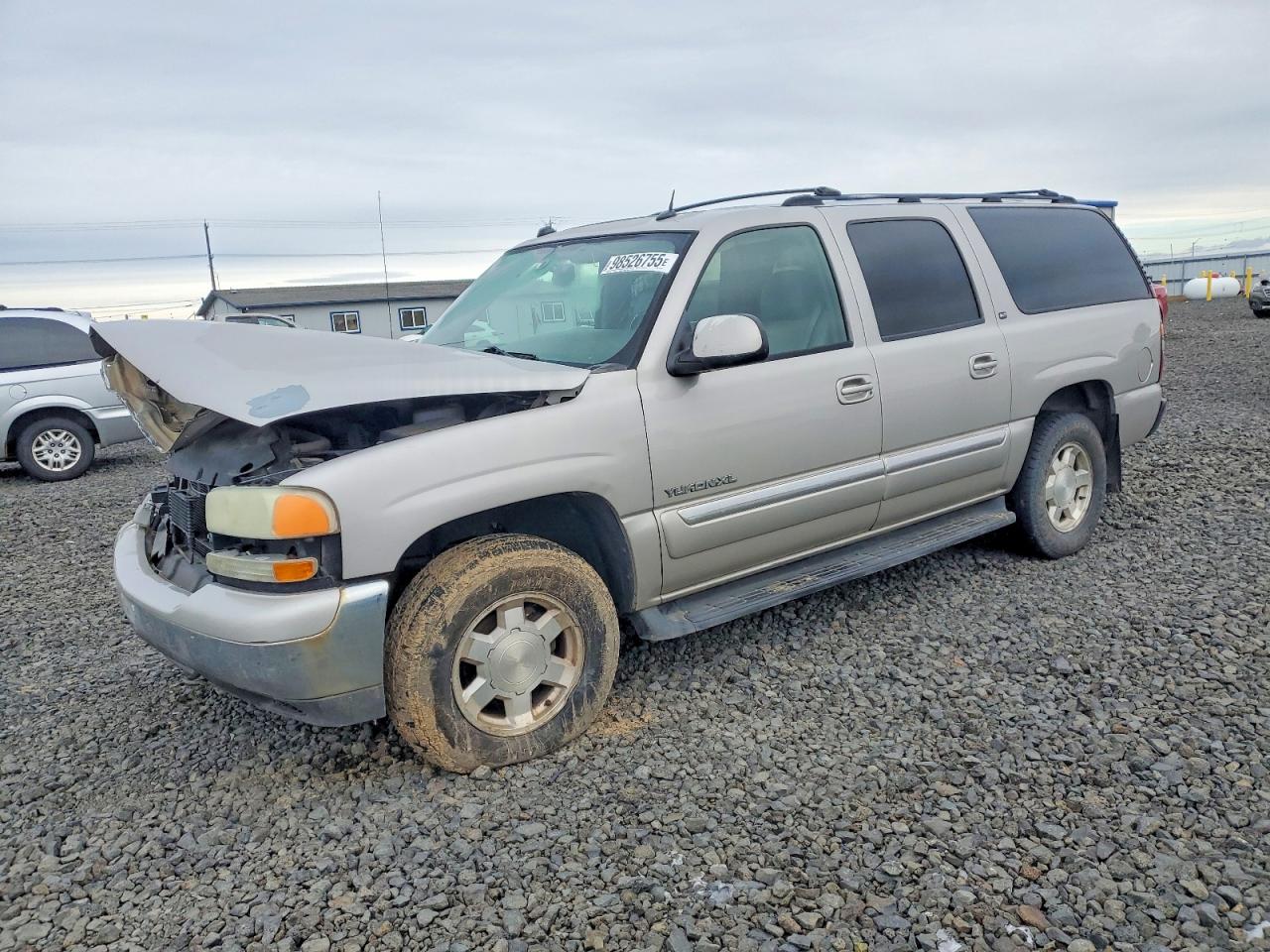 2005 GMC Yukon XL SLT, VIN 1GKFK16ZX5J139140 — Front end
