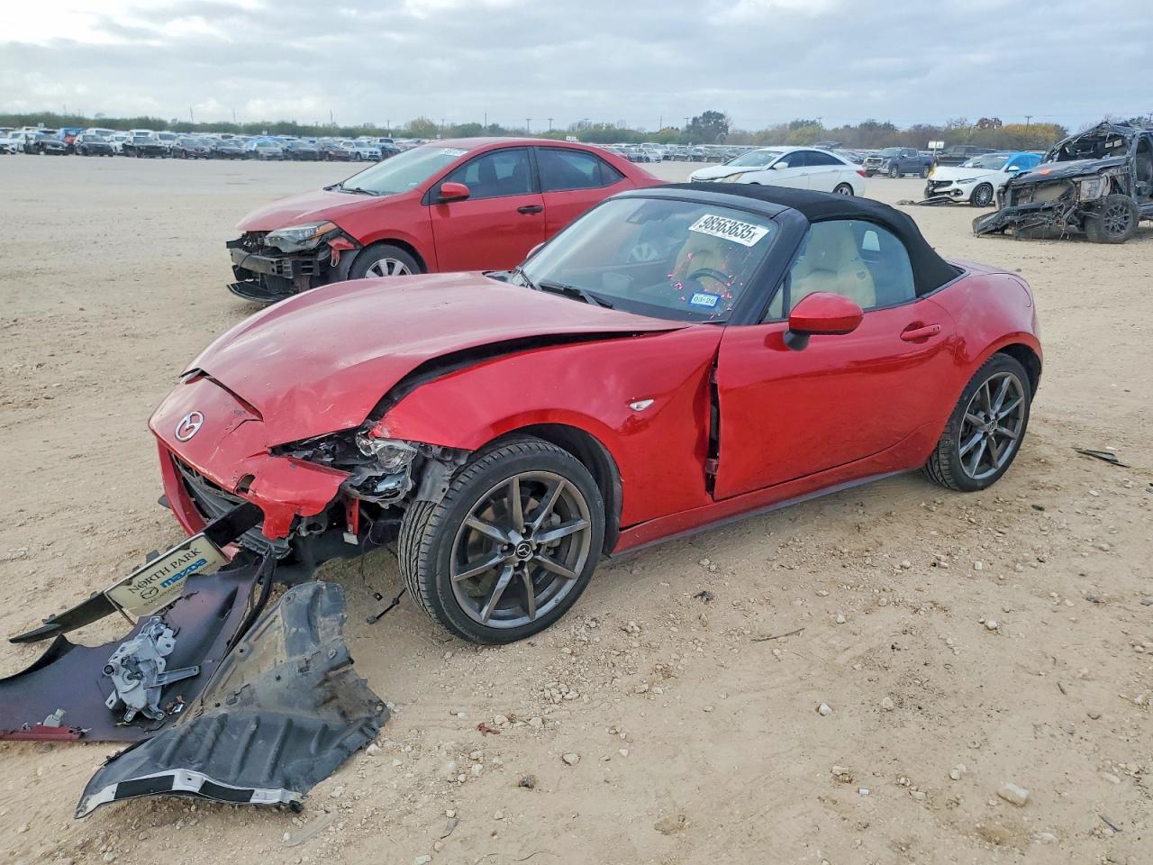 2016 Mazda MX-5 Miata Grand Touring, VIN JM1NDAD76G0100847 — Front end