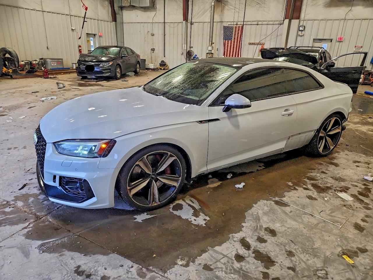 2018 Audi RS 5, VIN WUAPWAF56JA904889 — Зад