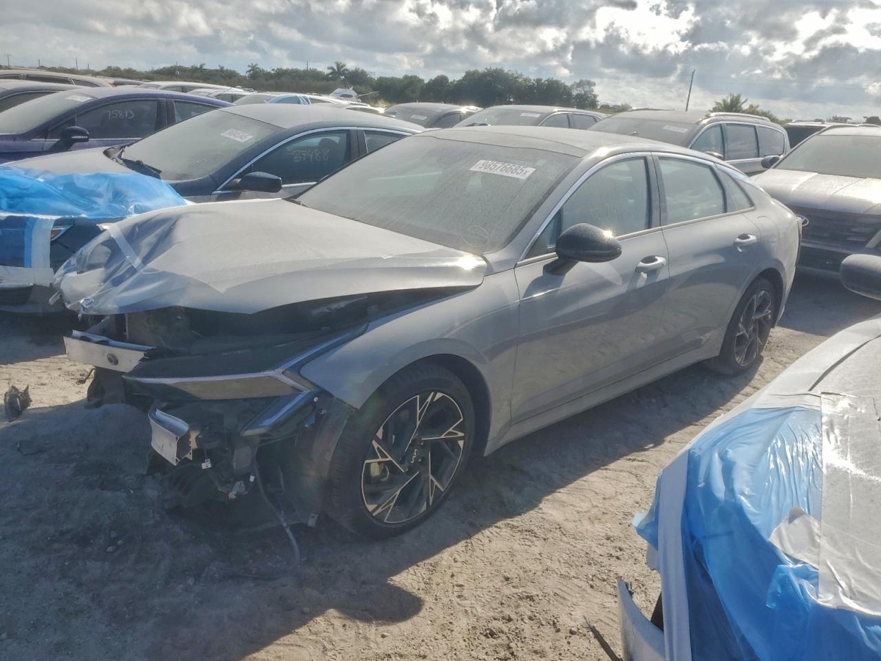 2025 Kia K5 GT-Line, VIN KNAG64J72S5304269 — Front end