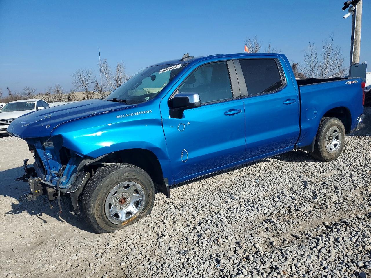 2022 Chevrolet Silverado 1500 LT, VIN 1GCUDDED9NZ556027 — Front end