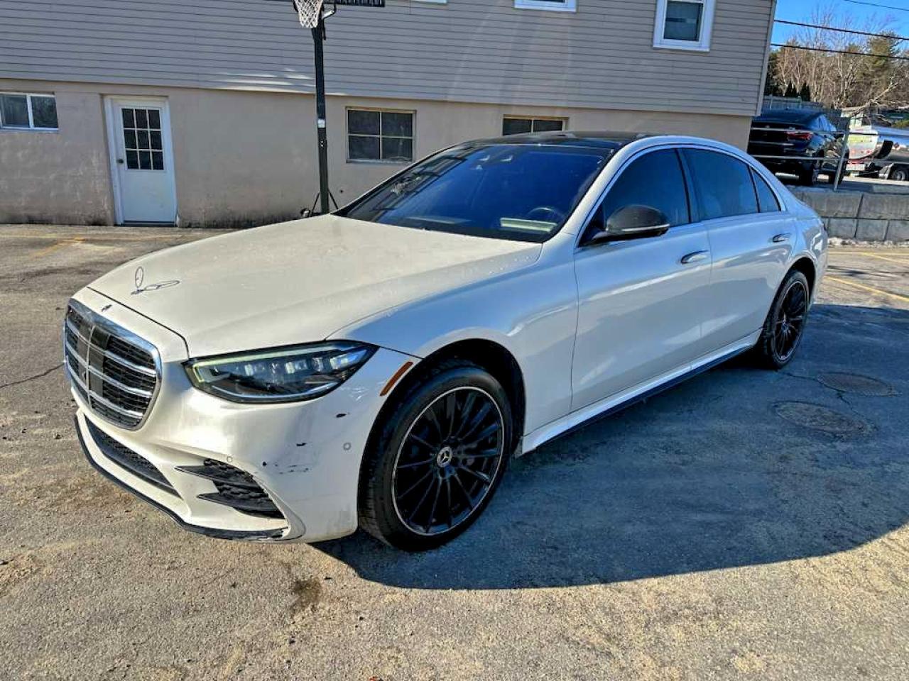 2022 Mercedes-Benz S 580, VIN W1K6G7GB4NA122650 — Minor dents and scratches