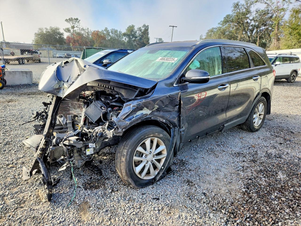 2017 Kia Sorento LX, VIN 5XYPG4A38HG321641 — Front end