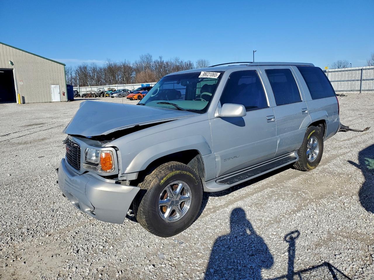 1999 GMC Denali, VIN 1GKEK13R6XR914960 — Front end