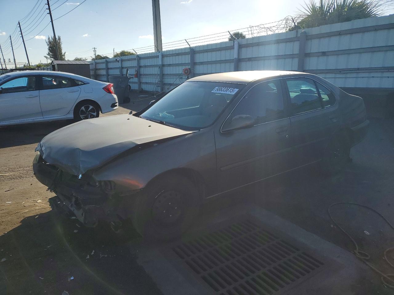 1999 Nissan Altima XE, VIN 1N4DL01D9XC126561 — Front end