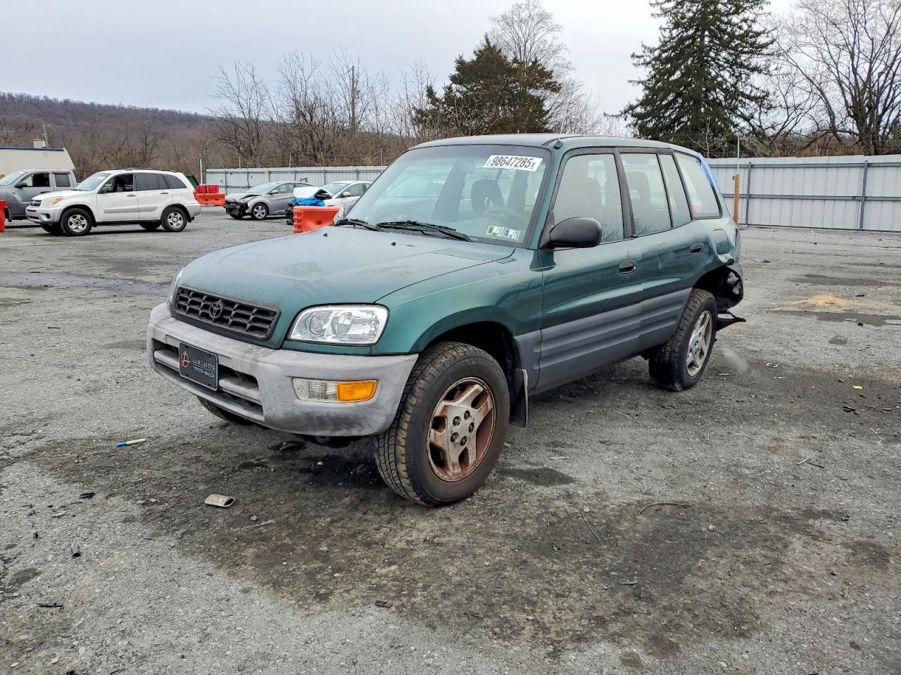 1998 Toyota RAV4, VIN JT3HP10V7W7088890 — Rear end