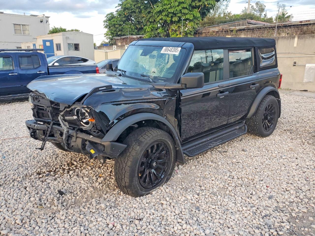 2021 Ford Bronco Big Bend, VIN 1FMDE5BH2MLA94174 — Front end