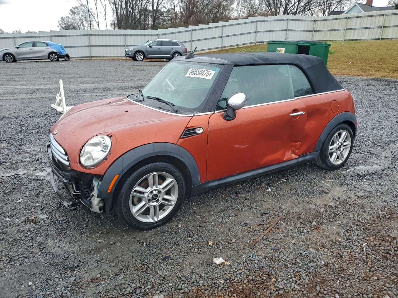 2014 MINI Convertible, VIN WMWZN3C51ET266552 — Бок