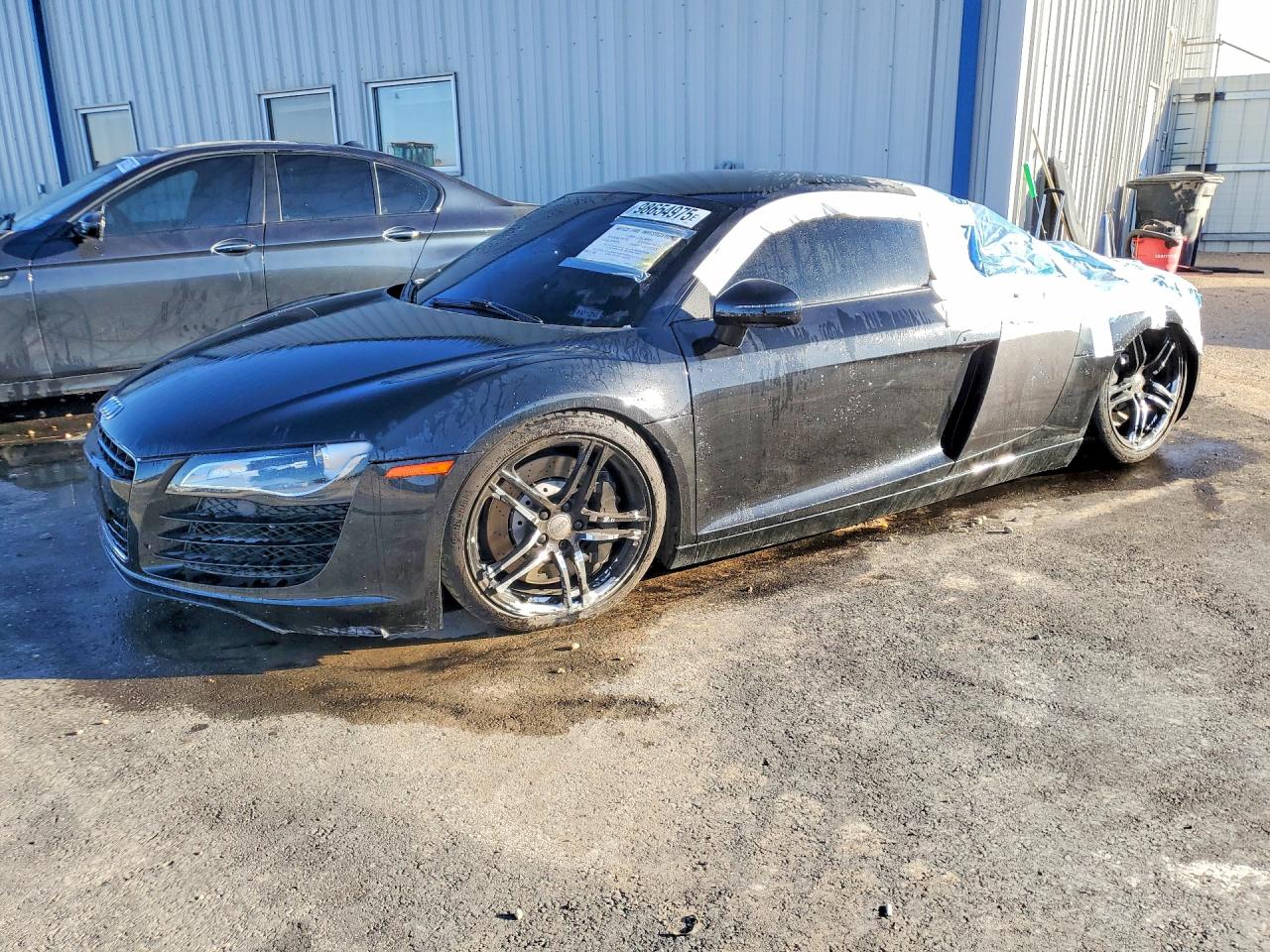 2011 Audi R8 V8, VIN WUADUAFG0BN002274 — Пожар в моторном отсеке