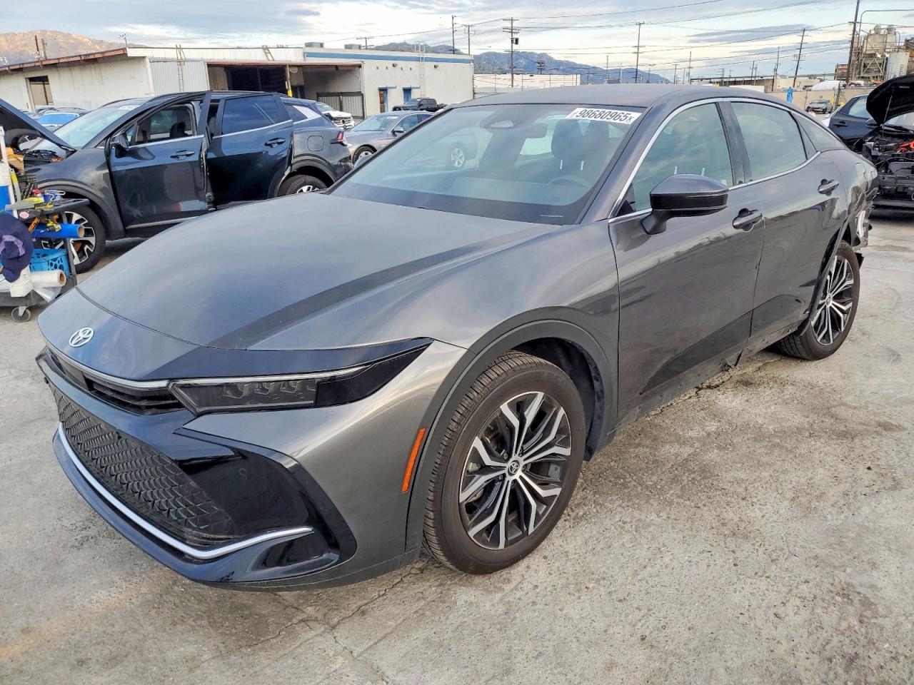 2023 Toyota Crown XLE, VIN JTDAAAAFXP3012983 — Частичный ремонт
