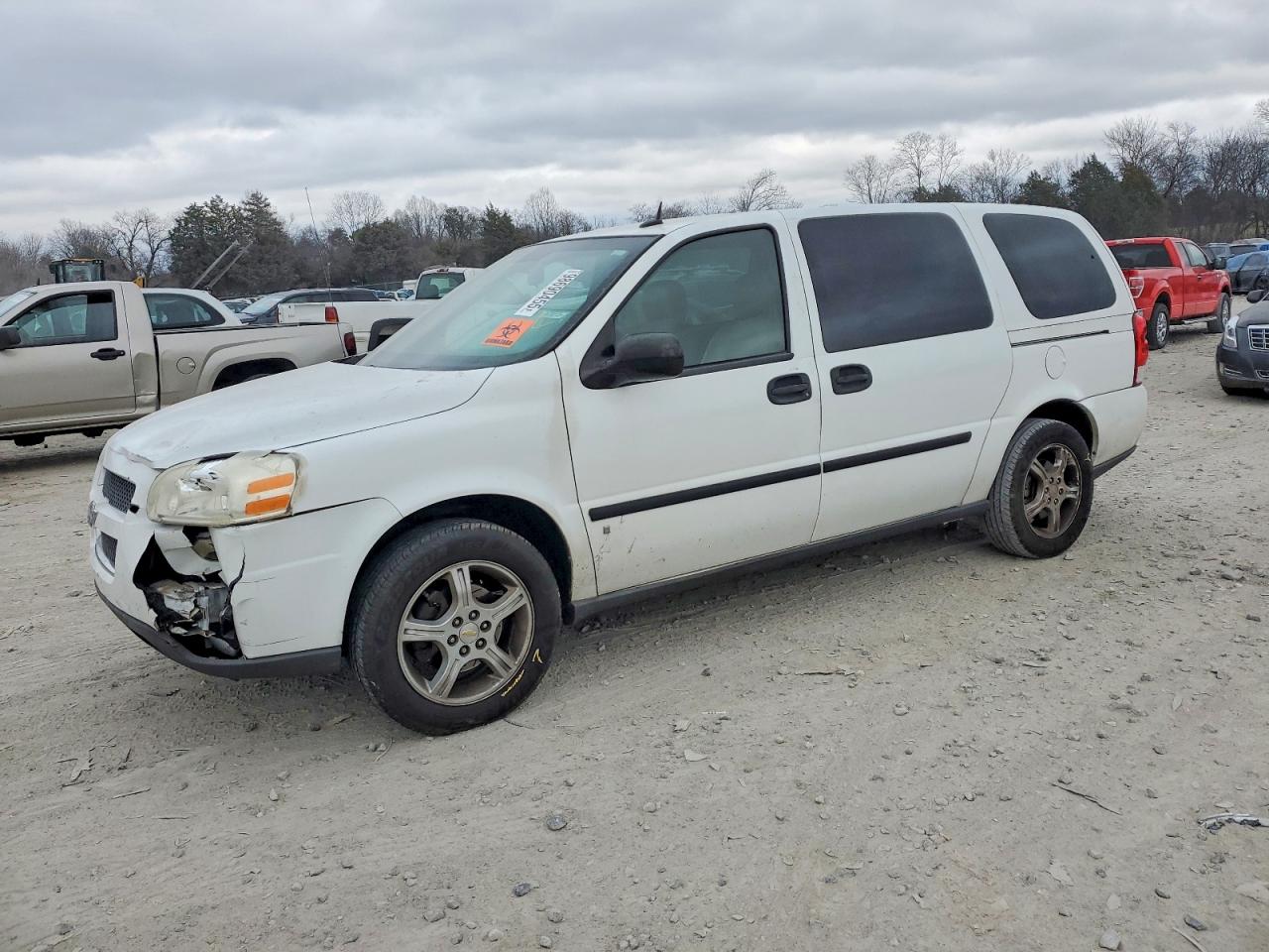 2008 Chevrolet Uplander LS, VIN 1GNDV23W98D204435 — Front end