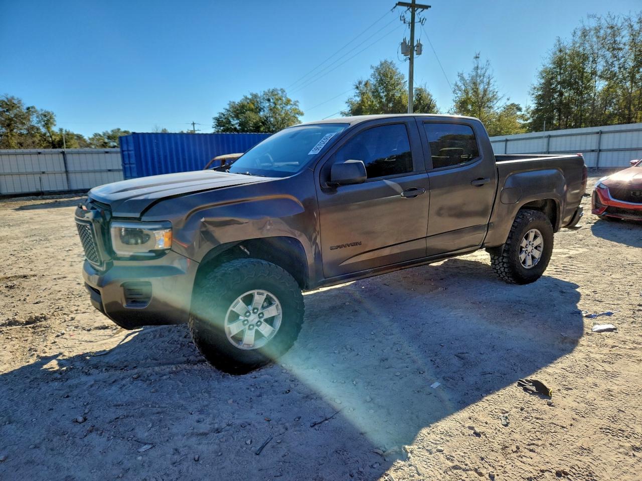 2015 GMC Canyon 2WD, VIN 1GTG5AE3XF1210035 — Front end