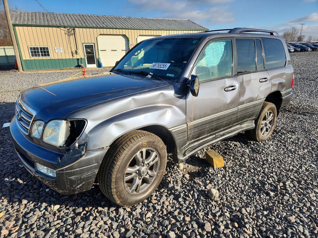 2005 Lexus LX 470, VIN JTJHT00W154001296 — Side