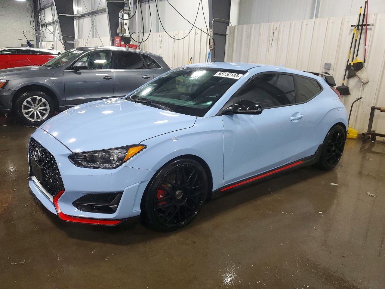 2021 Hyundai Veloster, VIN KMHT36AHXMU009374 — Перед