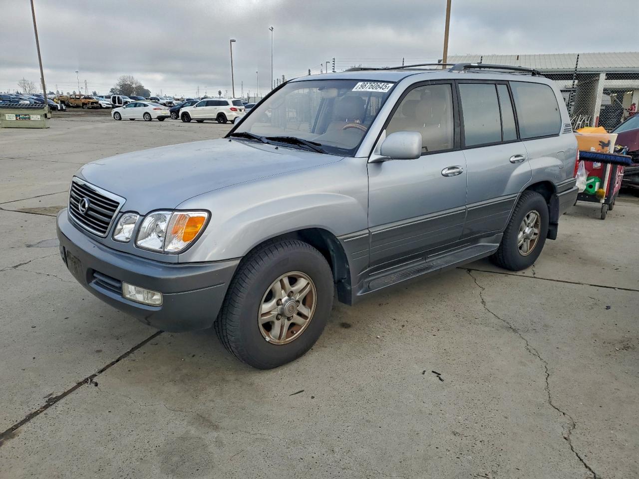 2001 Lexus LX 470, VIN JTJHT00W013502616 — Minor dents and scratches