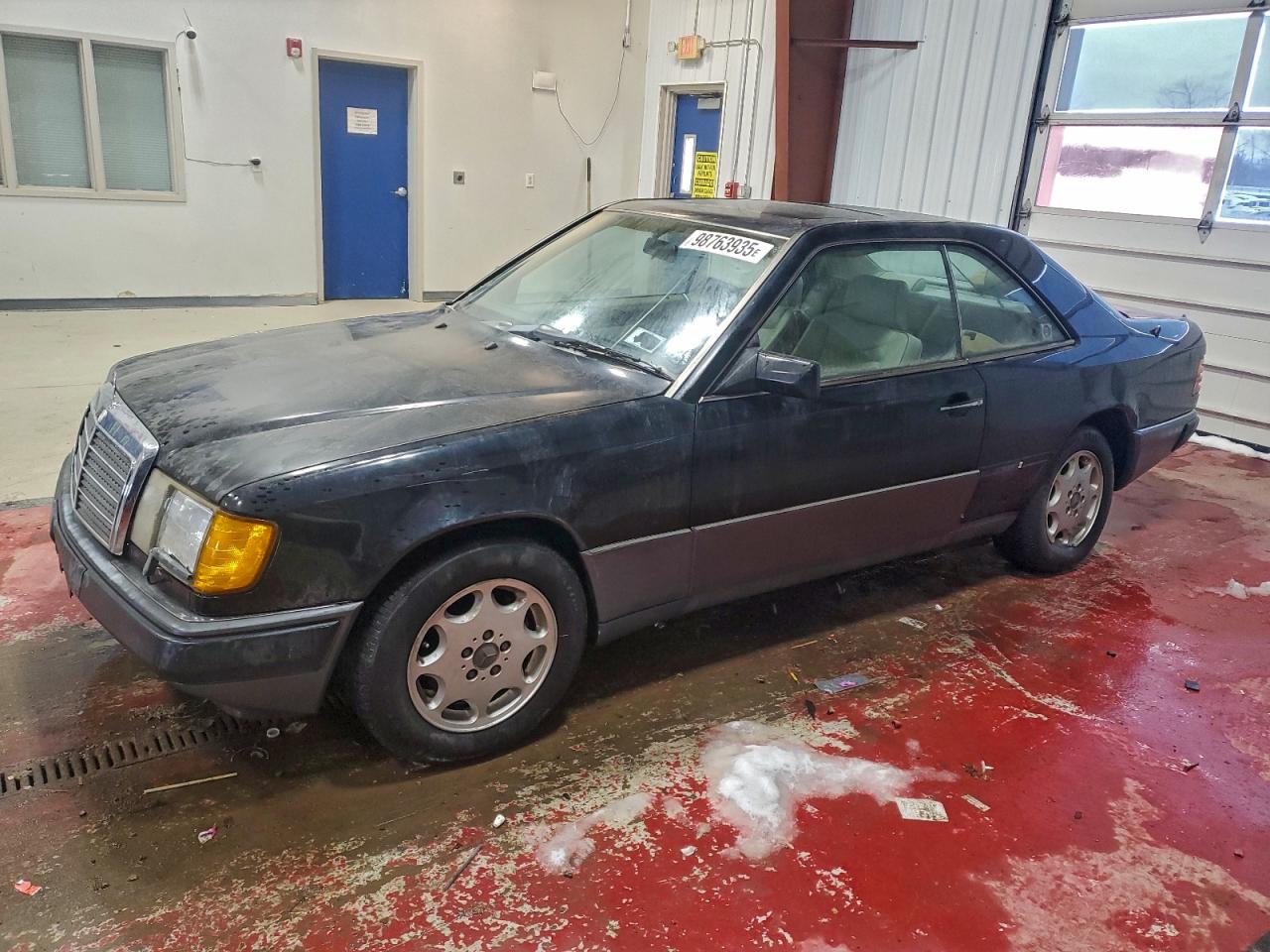 1990 Mercedes-Benz 300, VIN WDBEA51E0LB264868 — Side
